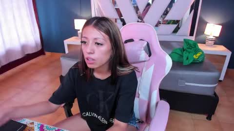 Snapshot of danna_petiite chatting on May 25, 6:58 pm danna online show from May 25, 6:58 pm