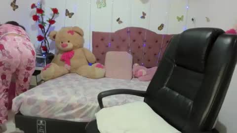 Snapshot of dannajeins chatting on May 9, 2:22 pm Danna Sofia jeins online show from May 9, 2:22 pm