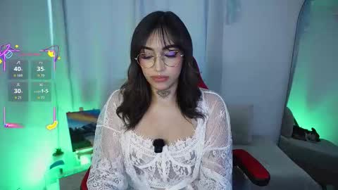 Snapshot of dannielle_ chatting on March 24, 7:52 pm online show from March 24, 7:52 pm