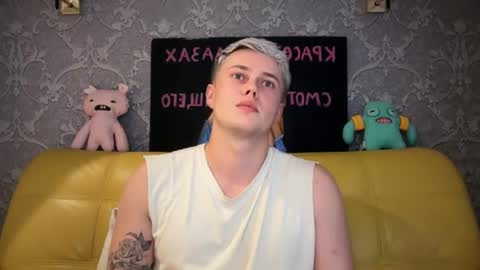 Snapshot of danny_love01 chatting on July 2, 5:52 pm danny online show from July 2, 5:52 pm