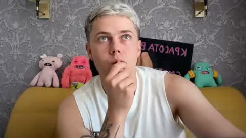 Snapshot of danny_love01 chatting on July 16, 11:27 am danny online show from July 16, 11:27 am