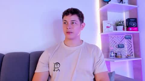 Snapshot of dante_seductor chatting on February 21, 9:27 pm Dante online show from February 21, 9:27 pm