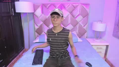 Snapshot of dante_x06 chatting on January 13, 11:59 am dante_x06 online show from January 13, 11:59 am