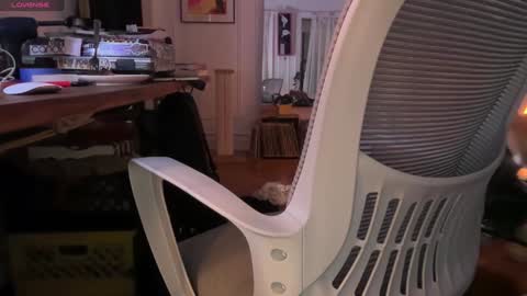 Snapshot of danteslife chatting on February 7, 5:10 am Dante online show from February 7, 5:10 am