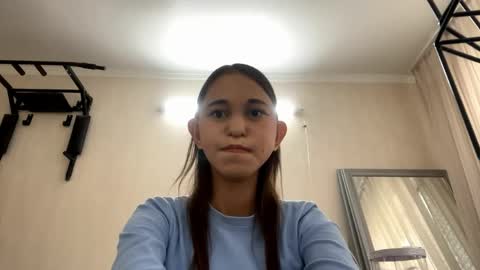 Snapshot of danyellegustason chatting on May 27, 1:30 pm Elisa online show from May 27, 1:30 pm