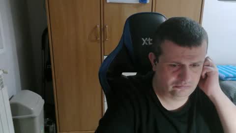 Snapshot of danysanchez1981 chatting on February 15, 9:33 pm danysanchez1981 online show from February 15, 9:33 pm