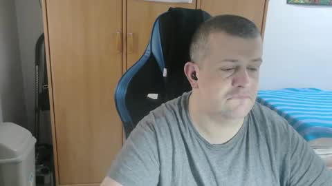 Snapshot of danysanchez1981 chatting on March 1, 9:44 am danysanchez1981 online show from March 1, 9:44 am