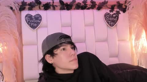 daphne_and_roger online show from April 15, 11:06 am