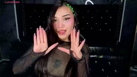 Snapshot of daphne_nicole_b chatting on June 19, 1:04 pm daphne_nicole_b online show from June 19, 1:04 pm