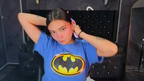 Snapshot of daphne_nicole_b chatting on July 10, 12:52 pm daphne_nicole_b online show from July 10, 12:52 pm