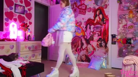 Daphne Madison online show from February 6, 11:15 pm