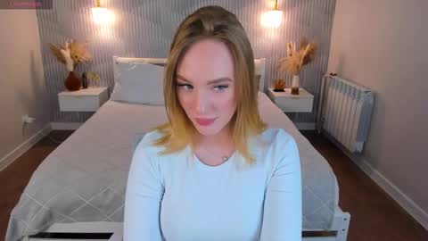 Snapshot of daralex_ chatting on February 9, 8:18 am Daralex online show from February 9, 8:18 am