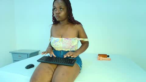 Snapshot of darelyn_reed chatting on September 8, 8:19 pm Darelyn online show from September 8, 8:19 pm