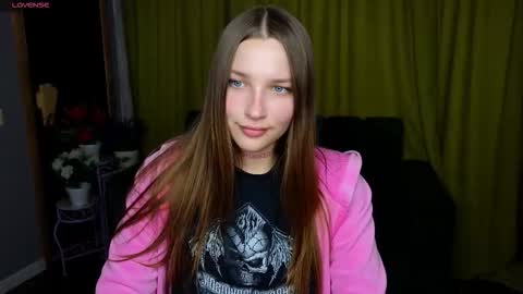 Snapshot of dariaangels chatting on March 14, 12:43 pm dariaangels online show from March 14, 12:43 pm