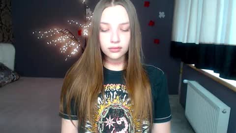 Snapshot of dariaangels chatting on March 19, 12:31 pm dariaangels online show from March 19, 12:31 pm