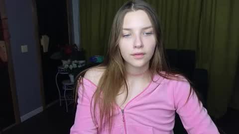 Snapshot of dariaangels chatting on March 29, 12:54 am dariaangels online show from March 29, 12:54 am