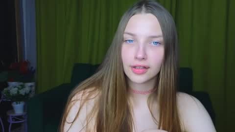 Snapshot of dariaangels chatting on April 4, 11:57 pm dariaangels online show from April 4, 11:57 pm