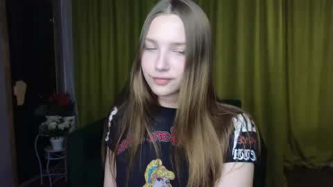 Snapshot of dariaangels chatting on April 7, 11:43 am dariaangels online show from April 7, 11:43 am