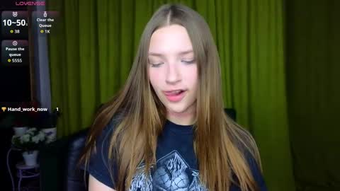 Snapshot of dariaangels chatting on April 10, 6:45 pm dariaangels online show from April 10, 6:45 pm