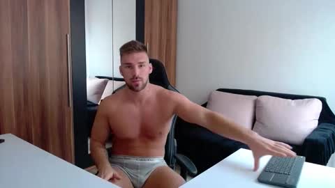 darius_94 online show from September 30, 9:58 am