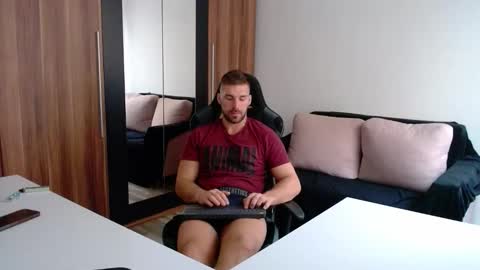 darius_94 online show from October 8, 7:39 am