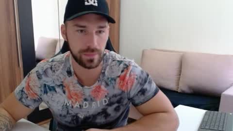 darius_94 online show from October 20, 6:14 am