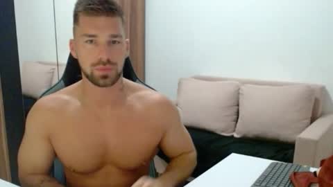 darius_94 online show from November 10, 5:17 am