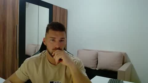 darius_94 online show from November 11, 4:34 am