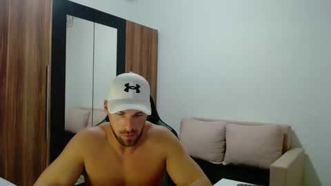 darius_94 online show from November 11, 4:40 pm