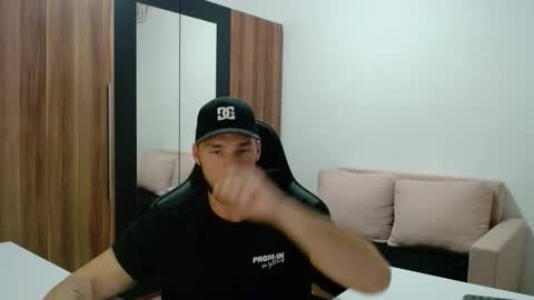 darius_94 online show from November 27, 4:42 pm