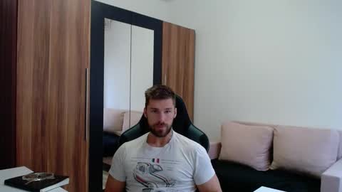 darius_94 online show from February 14, 7:38 am