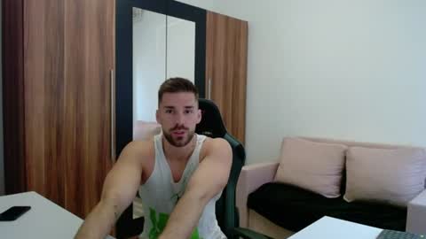 Snapshot of darius_94 chatting on June 24, 9:08 am darius_94 online show from June 24, 9:08 am