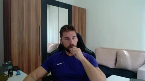 Snapshot of darius_94 chatting on July 18, 6:50 am darius_94 online show from July 18, 6:50 am