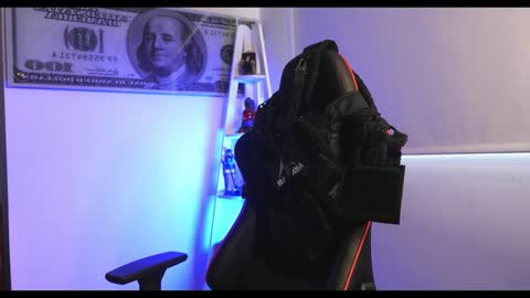 Darius Phoenix  online show from February 3, 6:28 pm