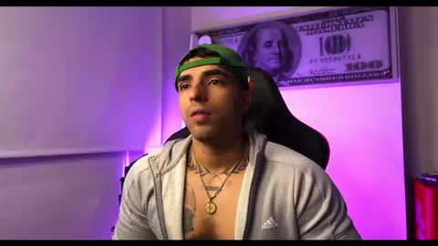 Darius Phoenix  online show from February 14, 4:37 am