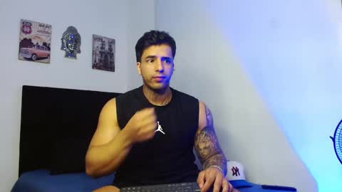 Darius Phoenix  online show from September 26, 8:35 pm