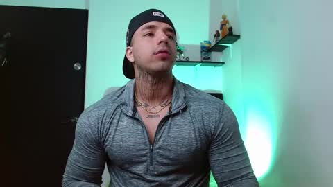 Darius Phoenix  online show from December 5, 7:32 pm