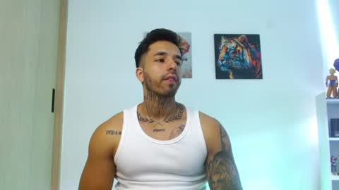 Snapshot of darius_phoenix chatting on July 16, 4:35 pm Darius Phoenix online show from July 16, 4:35 pm