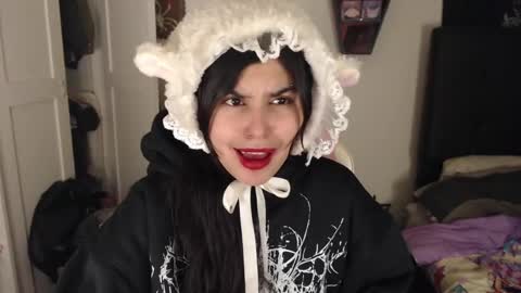 Snapshot of dark_angel_66 chatting on December 11, 4:18 am Moony online show from December 11, 4:18 am