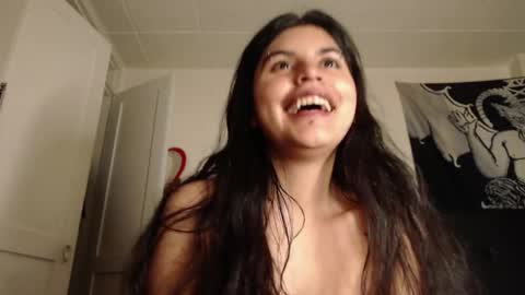 Snapshot of dark_angel_66 chatting on March 10, 5:33 am Moony online show from March 10, 5:33 am