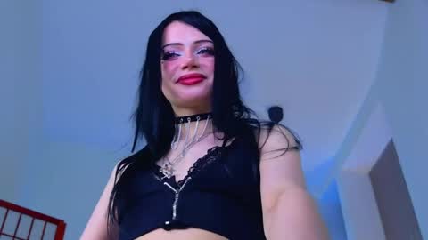 Snapshot of dark_diva chatting on April 14, 9:21 pm Diva online show from April 14, 9:21 pm