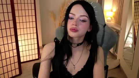 Snapshot of dark_diva chatting on April 16, 10:34 pm Diva online show from April 16, 10:34 pm