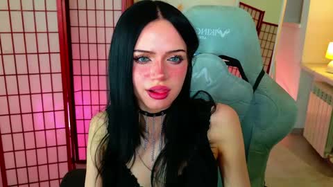 Snapshot of dark_diva chatting on April 24, 10:12 pm Diva online show from April 24, 10:12 pm
