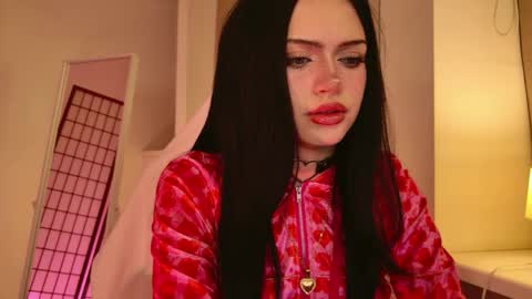 Snapshot of dark_diva chatting on June 1, 9:49 pm Diva online show from June 1, 9:49 pm