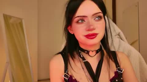 Snapshot of dark_diva chatting on June 22, 9:01 pm Diva online show from June 22, 9:01 pm