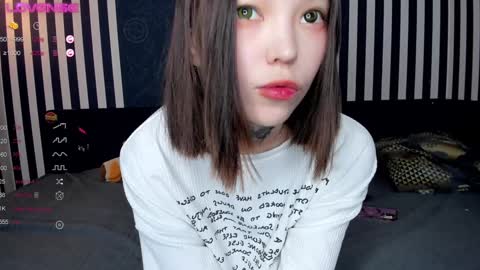 Snapshot of dark_ester chatting on January 25, 1:52 pm Ester online show from January 25, 1:52 pm