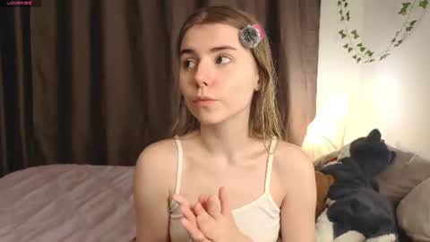 Snapshot of dark_ester chatting on July 1, 3:12 pm Ester online show from July 1, 3:12 pm