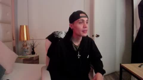 dark_sun333 online show from December 18, 3:45 am