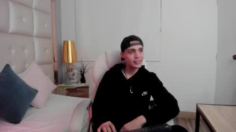 dark_sun333 online show from December 20, 4:52 am