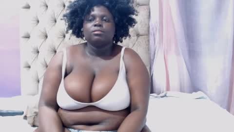 Snapshot of darkgiantmelanin chatting on June 19, 6:45 pm darkgiantmelanin online show from June 19, 6:45 pm